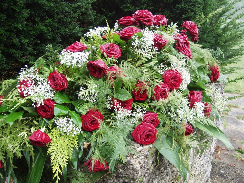 funeraire-ST ANTONIN DU VAR-min_roses-61203